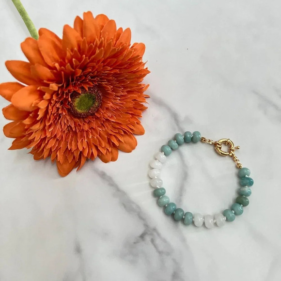 Amazonite and White Jade Bead Bracelet Gold Filled Clasp - Picture 2 of 5
